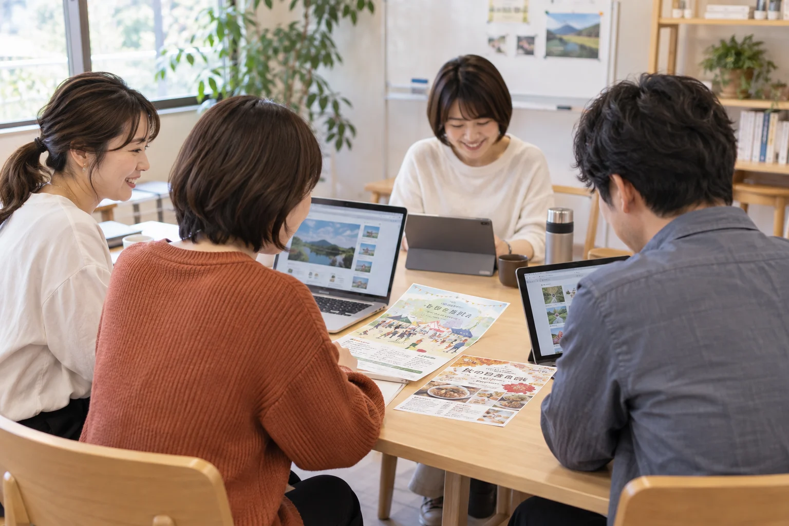 資料づくりを一緒に楽しむグループ学習のイメージ